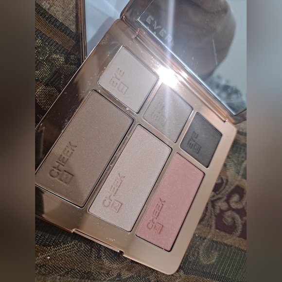 ever skincare Accessories - EVER out the door palette